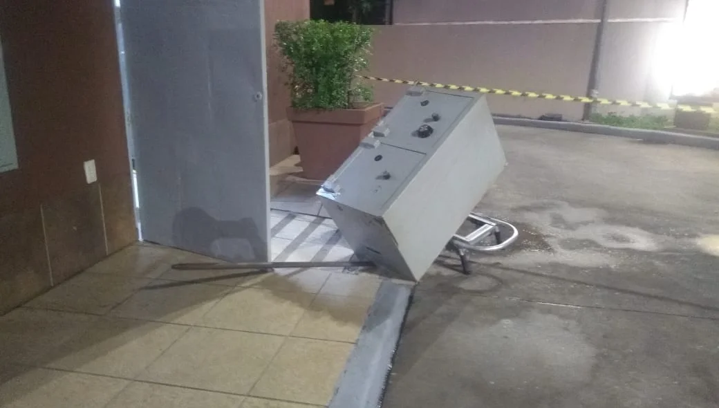 Cofre roubado pelos criminosos