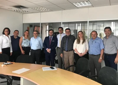 Participantes da reunião de mediação