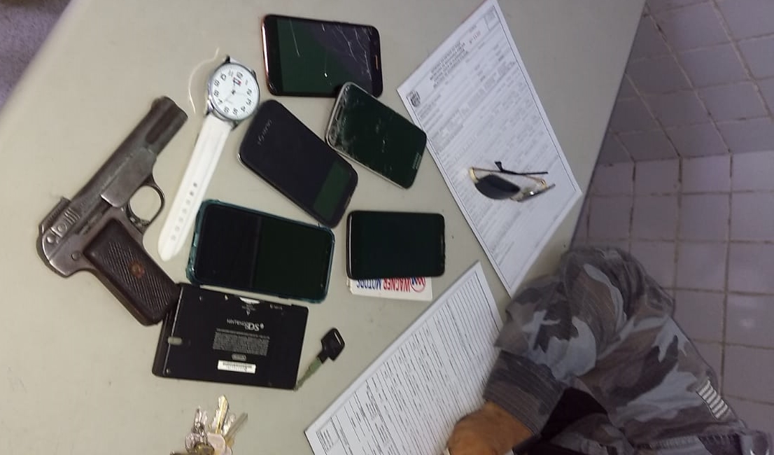 Material encontrado com os suspeitos