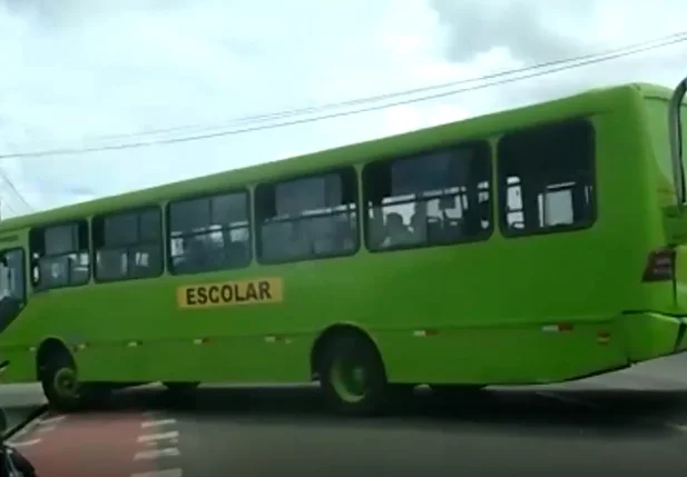 Pais denunciam péssimas condições de ônibus para transporte de alunos