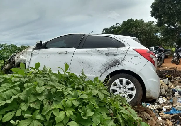 Veículo ficou destruído