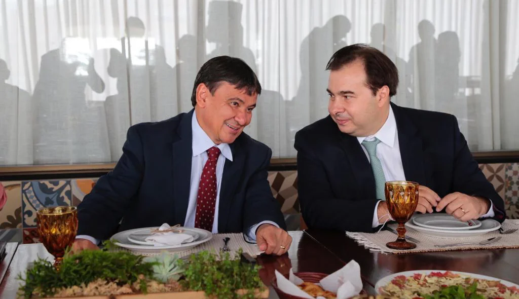 Wellington conversa com Maia