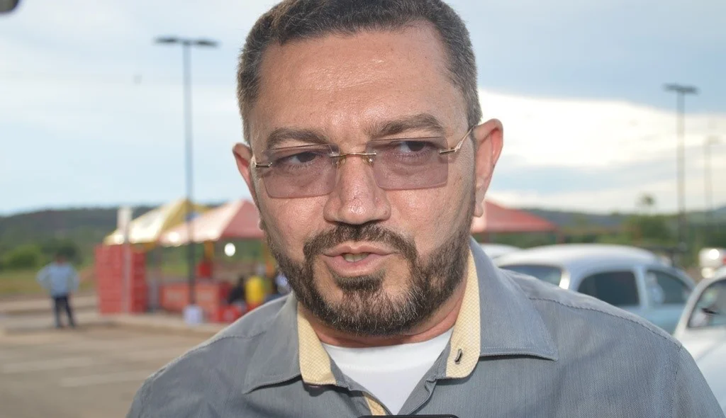 Padre Walmir participa da abertura da exposição