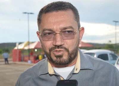Padre Walmir participa da abertura da exposição