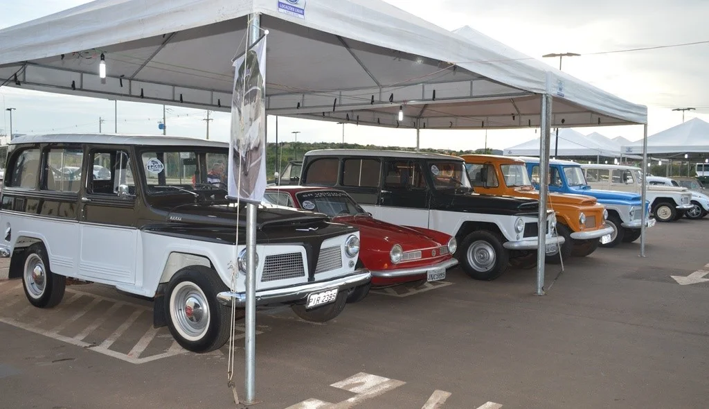 Vários modelos de veículos participam da exposição