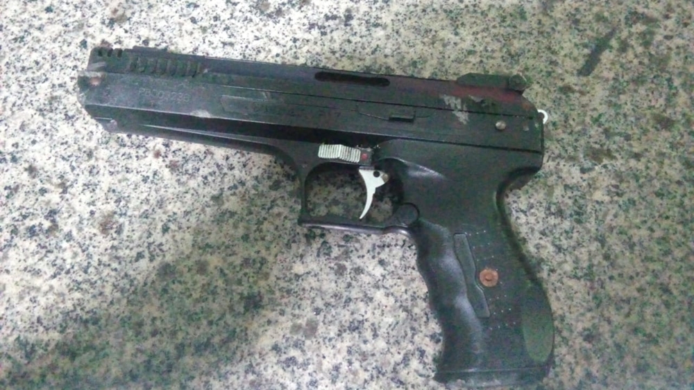 Arma de pressão usada pelos acusados 