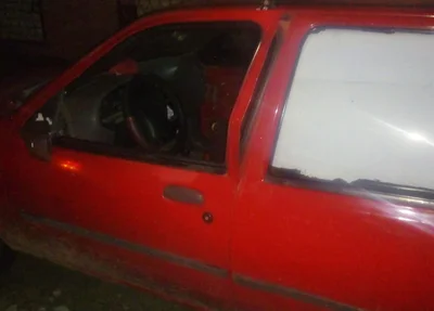 O acusado chegou a arrombar a porta do veículo