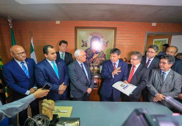 Wellington Dias entrega reforma administrativa na Alepi