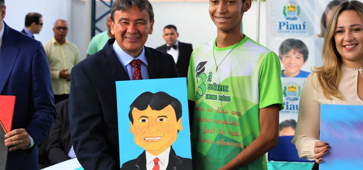 Estudante presenteia  Wellington Dias com quadro