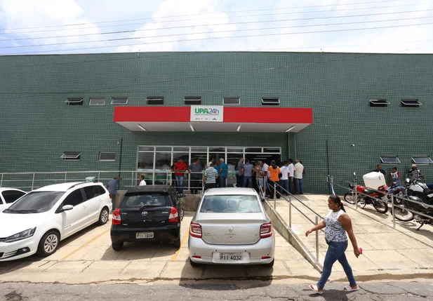 Prefeito Firmino Filho inaugura UPA no bairro Satélite