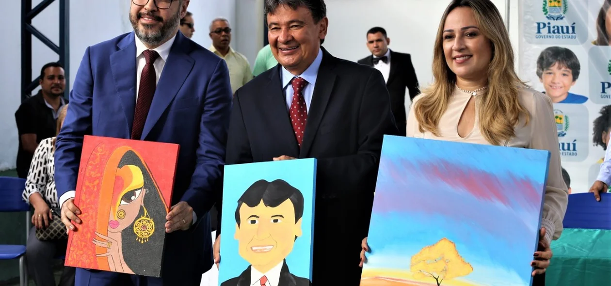 Helder Jacobina, Wellington Dias e Rejane Dias recebem presentes