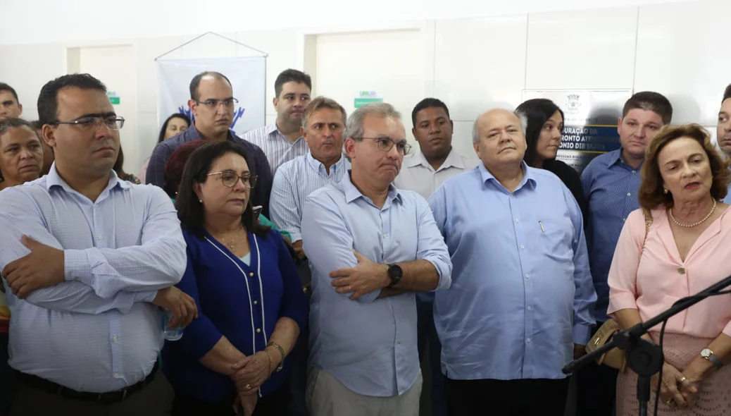 Autoridades na inauguração da UPA do bairro Satélite 