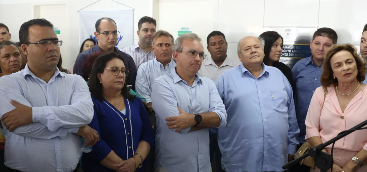 Autoridades na inauguração da UPA do bairro Satélite 