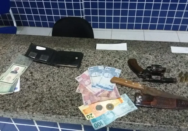 Objetos apreendidos pela Polícia Militar