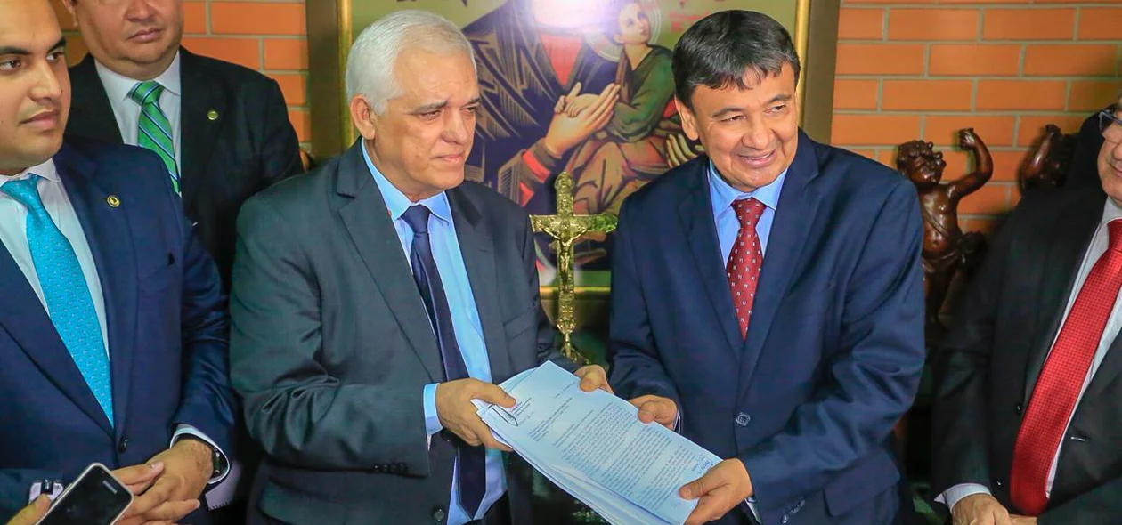 Wellington entrega reforma administrativa do presidente da Alepi, Themístocles Filho