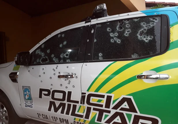 Criminosos metralharam viaturas da PM em Castelo do Piauí