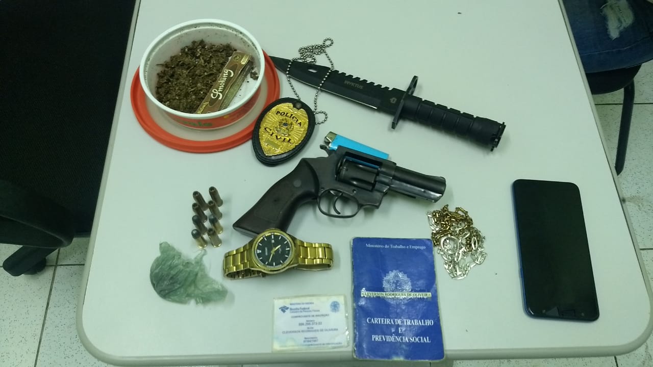 Objetos apreendidos durante o mandado de busca
