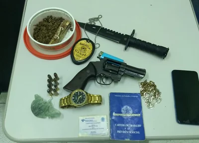 Objetos apreendidos durante o mandado de busca