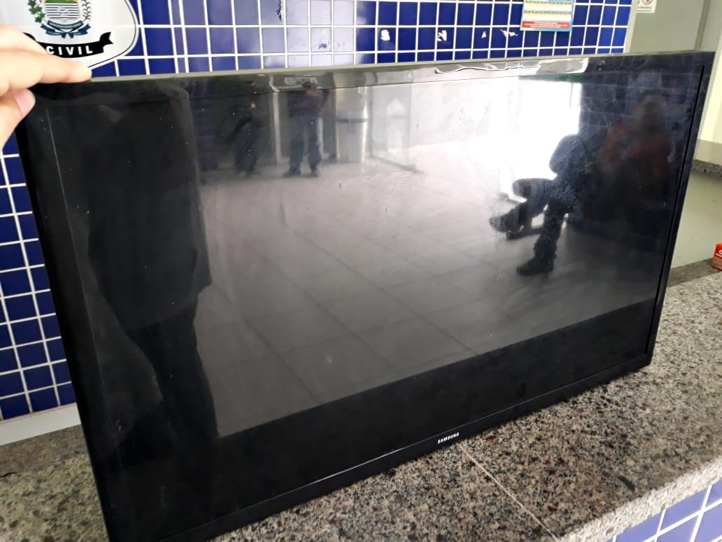 Televisão furtada na residência do policial