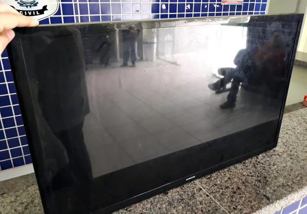 Televisão furtada na residência do policial