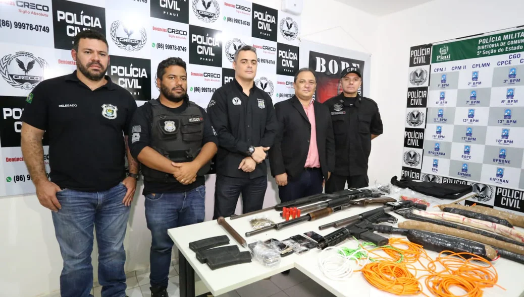 Coletiva de imprensa na Delegacia Geral