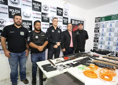 Coletiva de imprensa na Delegacia Geral