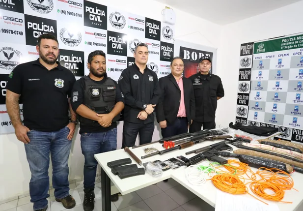 Coletiva de imprensa na Delegacia Geral