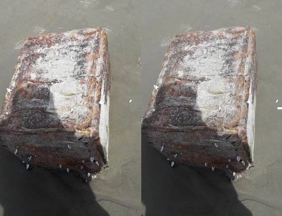 Material encontrado na Praia de Atalaia