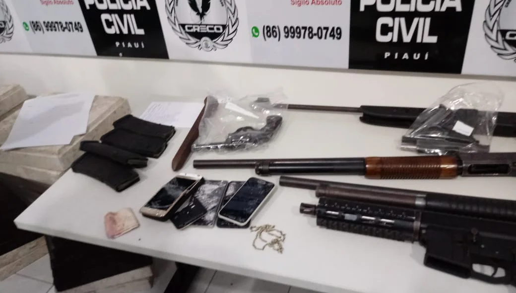 Material usado pela quadrilha para arrombar banco em Castelo do Piauí