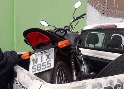 Motocicleta utilizada pelos suspeitos