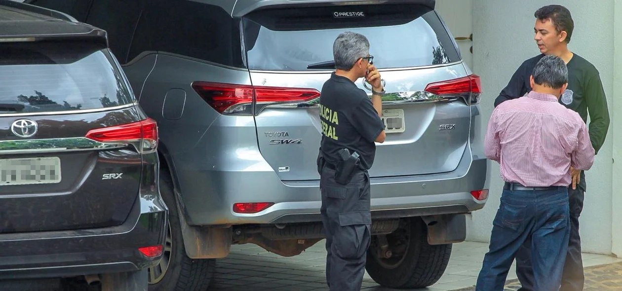 Agentes da Polícia Federal na casa de Ciro Nogueira