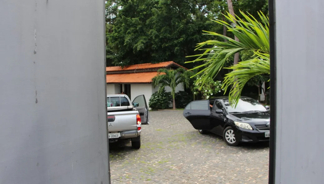Policiais deixam mansão de Ciro Nogueira em viaturas descaracterizadas
