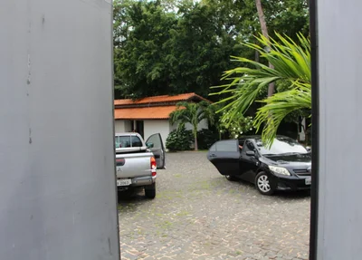 Policiais deixam mansão de Ciro Nogueira em viaturas descaracterizadas