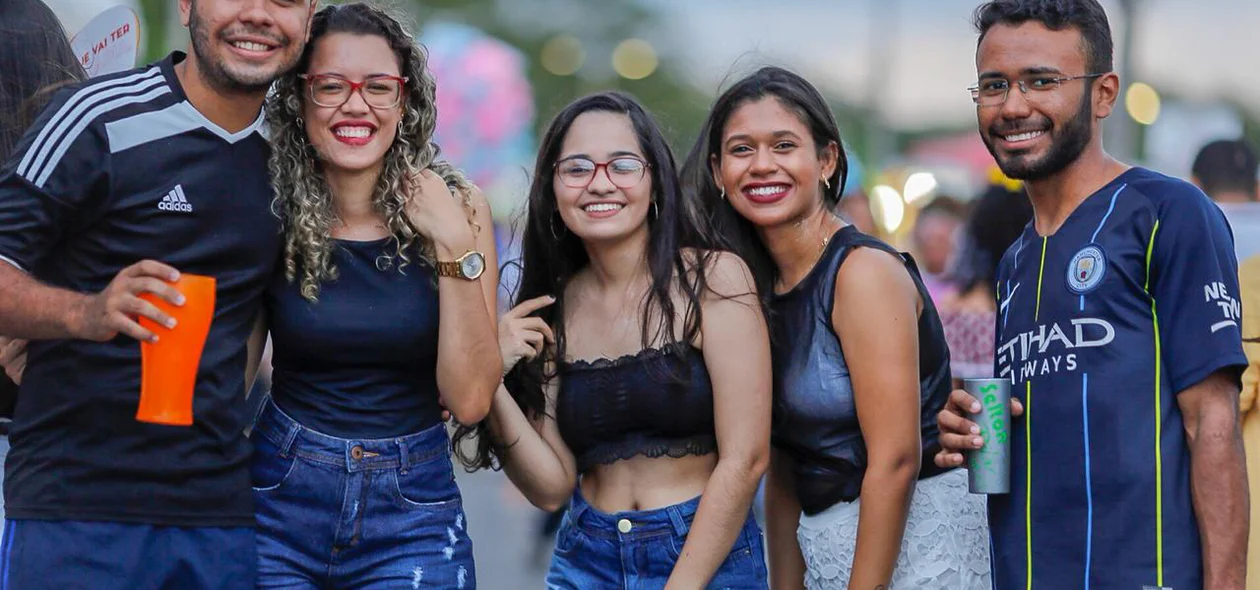 Galera animada no Corso 