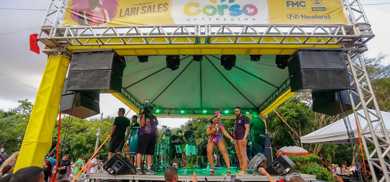 Palco Lari Sales do Corso do Zé Pereira de Teresina 2019