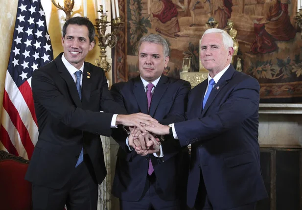 O presidente interino da Venezuela Juan Guaidó (E), o presidente colombiano, Ivan Duque, e o vice americano, Mike Pence  