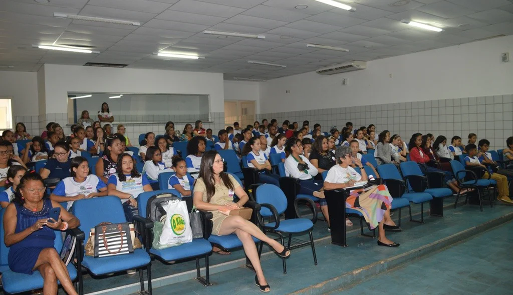 Público presente a abertura do seminário
