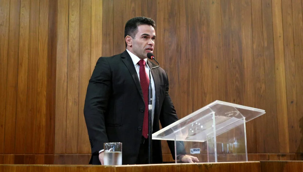 B. Sá Filho discursa na Alepi