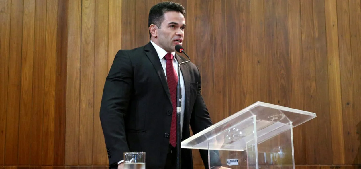 B. Sá Filho discursa na Alepi