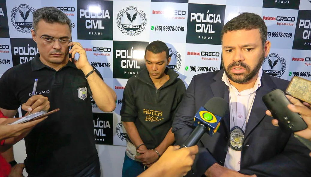 Coletiva com o coordenador do GRECO, Tales Gomes, e o delegado Gustavo Jung