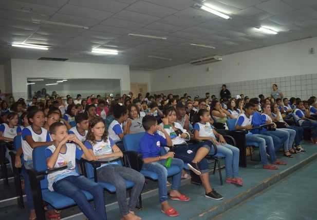 Jovem na I Semana de Prevenção a Gravidez na Adolescência