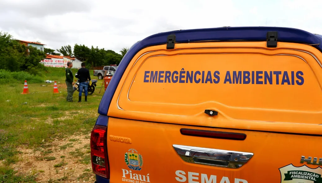 Carro da Secretaria do Meio Ambiente e Recursos Hídricos do Piauí 