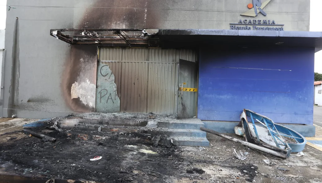 Fachada da academia Ricardo Paraguassu ficou destruída