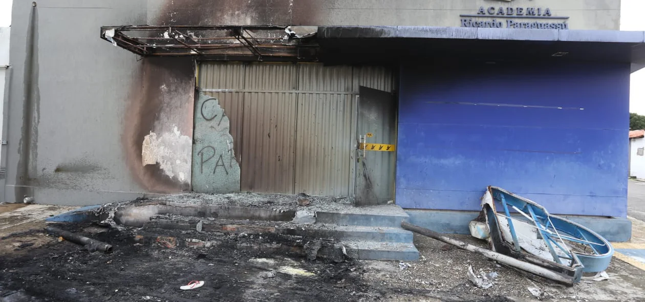 Fachada da academia Ricardo Paraguassu ficou destruída
