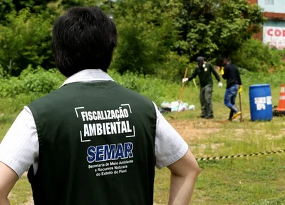 Fiscais da Semar na área isolada