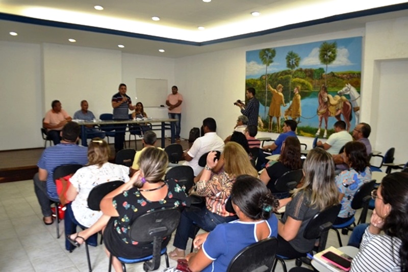 Professor Ribinha durante apresentação do plano contra enchentes em Campo Maior