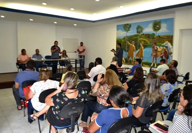Professor Ribinha durante apresentação do plano contra enchentes em Campo Maior