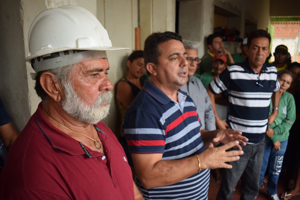 Professor Ribinha empossa secretário de limpeza