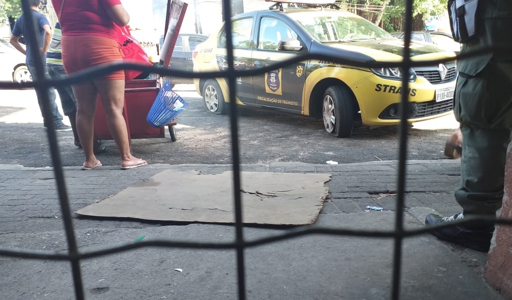 Viatura da Strans teve os pneus furados