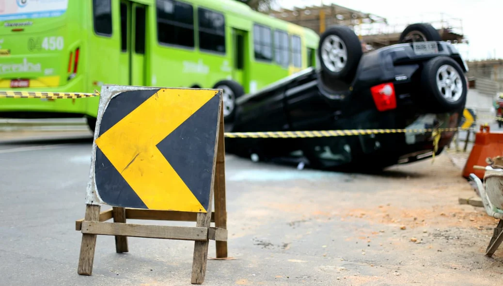 Carro capotado